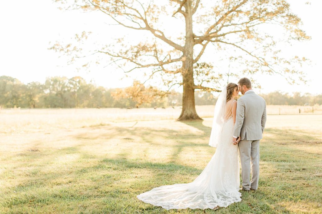 Fall wedding day in Tennessee